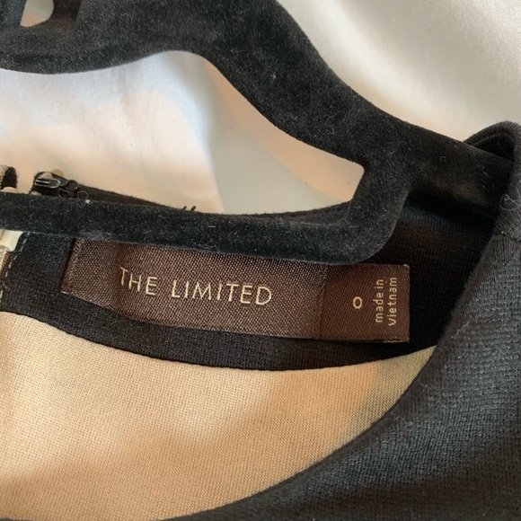 Black and gold - Picture 3 of 3